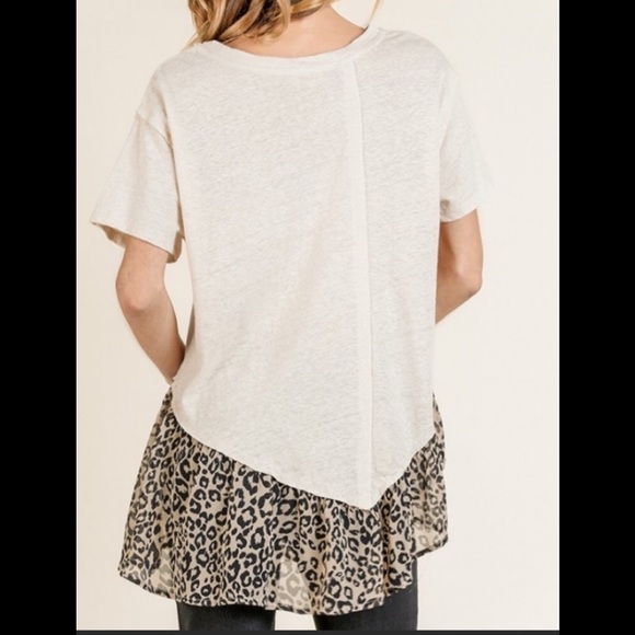 BOUTIQUE UMGEE ANIMAL PRINT ASYMMETRICAL HEM TOP - Picture 4 of 6